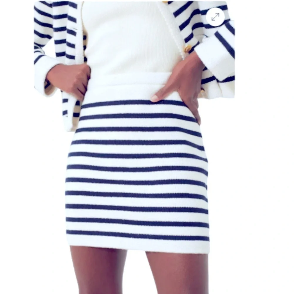 HYACINTH HOUSE TUCKERNUCK Navy & Cream Stripe Anna Knit Mini Skirt - Small